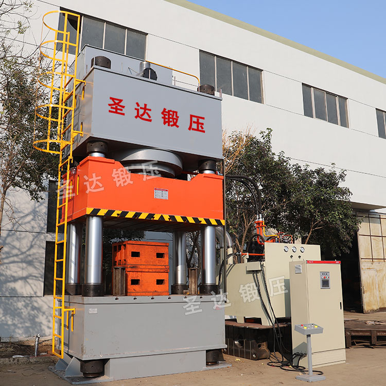 2000吨三梁四柱液压机车间展示