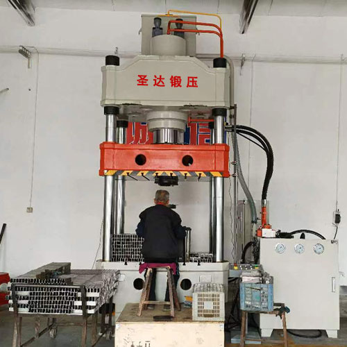 315吨铝合金型材冲压成型液压机